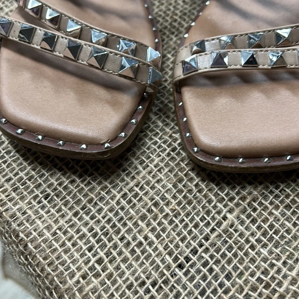Steve Madden Nude Tan Studded Strappy Flat Sandals - Picture 2 of 7